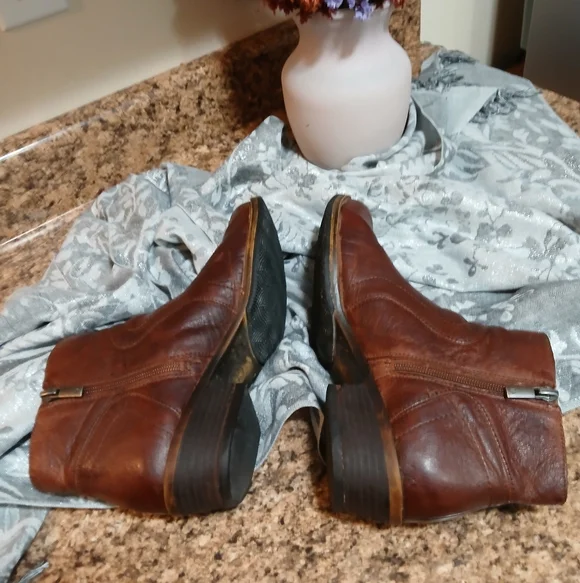 Lucky Brand Women's Size 9.5 Brown Leather Ankle Boots - Picture 4 of 8